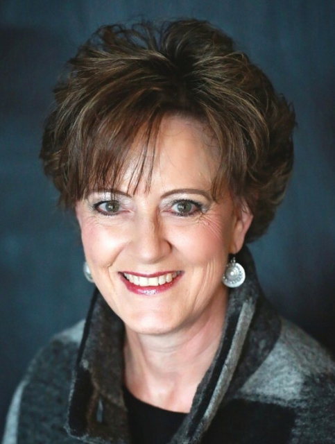 Laura Clyncke Bio Photo Redo (483 x 640 px)